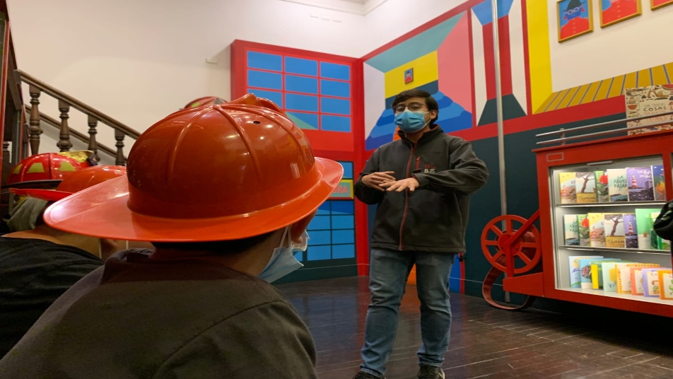 Niños y niñas de Mejor Niñez celebraron el Día del Bombero con visita al MuBo